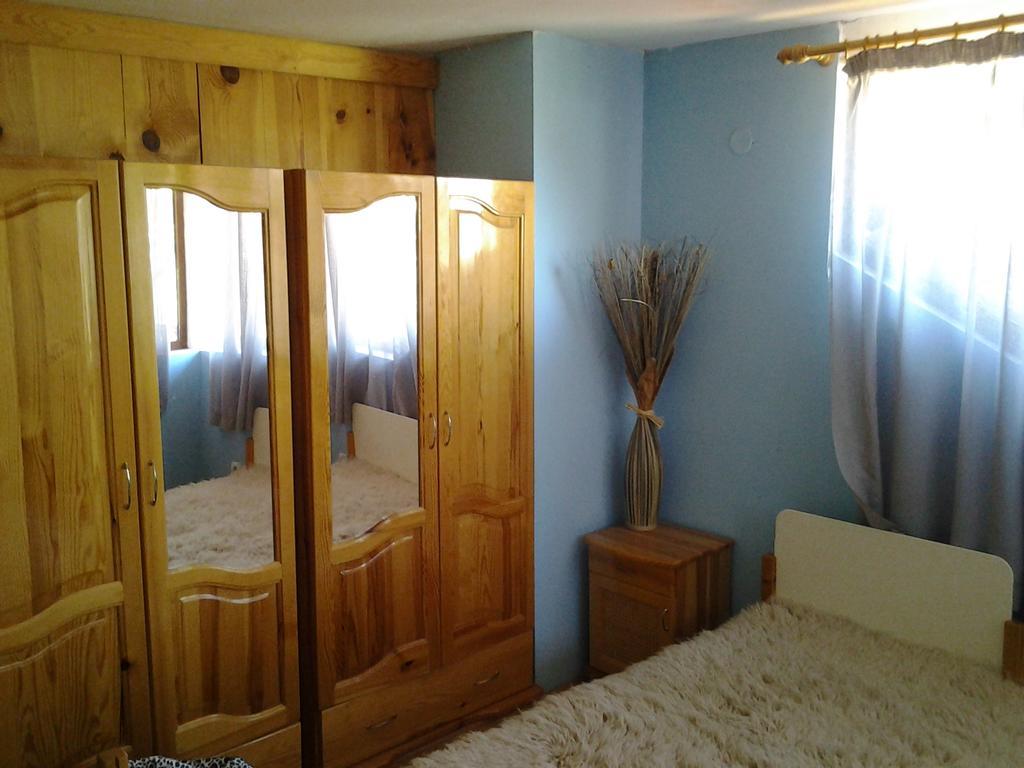 Sharkov Guest House Dolen  Bilik gambar